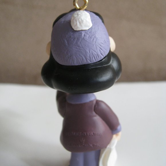 Hallmark Keepsake 2 Peanuts Christmas Ornaments - Lucy & Charlie Brown 2000 - Picture 9 of 12